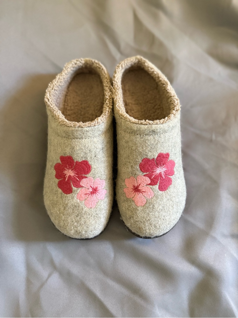 L.L. Bean Daybreak Scuffs with Hibiscus Flower Embroidery